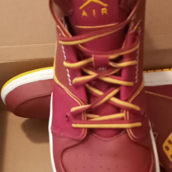 Jordan 1 flight 2 main image 4